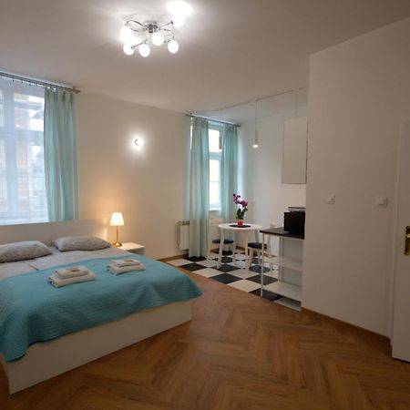 Royal Castle Apartments Краков Экстерьер фото